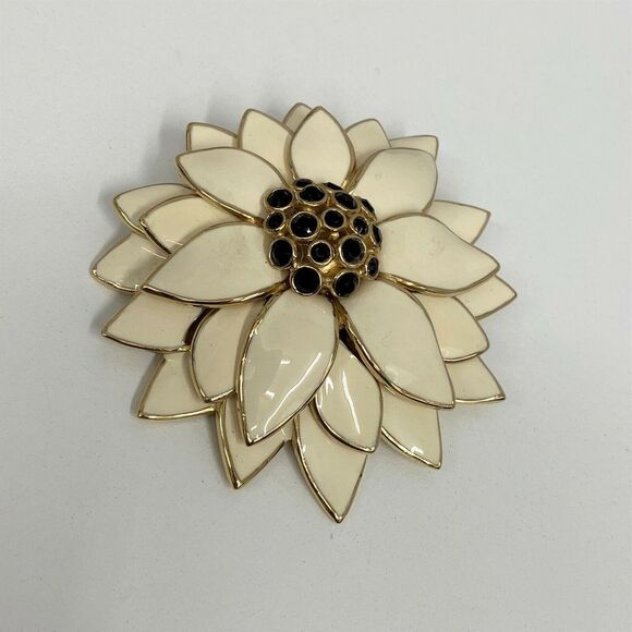 Vintage Ciner Flower‎ Pin Very Large Black Jewels Ivory Tone Enamel Leaves - Picture 1 of 5